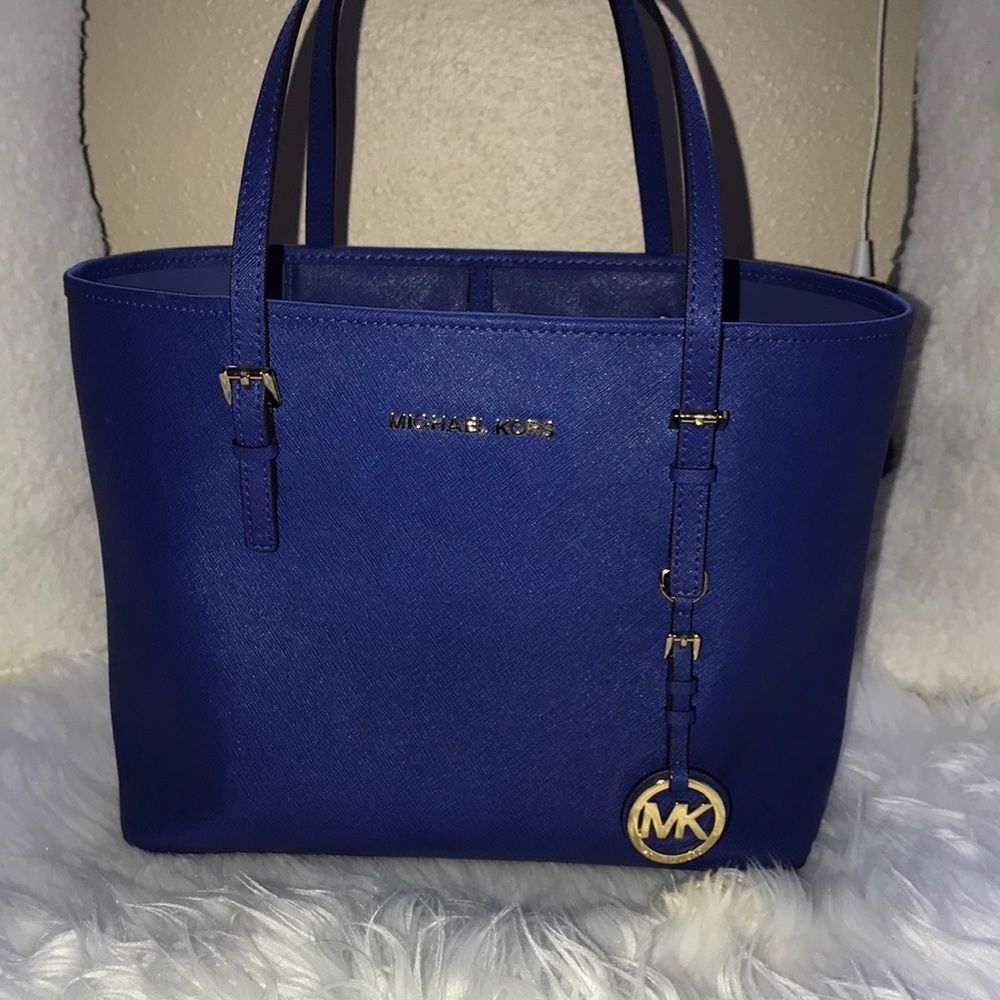 Blue MK purse in great conditions!